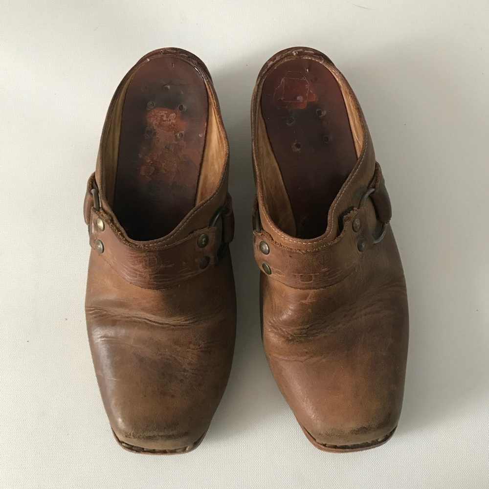 PUGGI Distressed Leather Wooden Clogs Vintage - size 8
